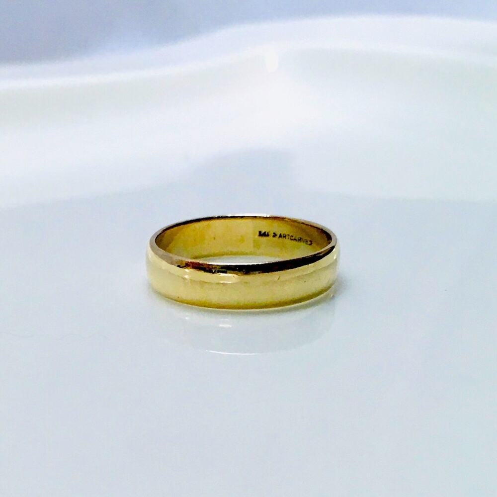 Elegant Gold Band Ring 8